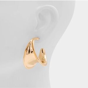 Elegant Gold Hoop Earrings